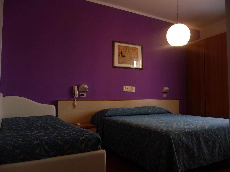 Hotel Azzurra Римини Екстериор снимка